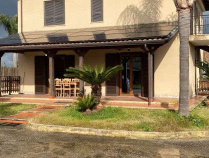 Villa singola su 3 livelli a Quarto