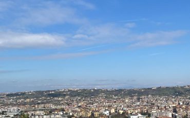 VENDESI VILLA SINGOLA SU 3 LIVELLI