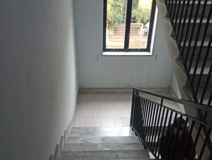 VENDESI APPARTAMENTO ZONA QUARTO IN VIA MARMOLITO.