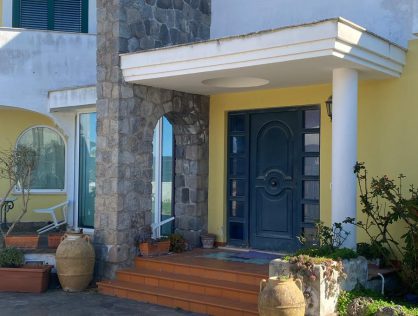 Bacoli-Fusaro vendesi villa singola su 2 livelli